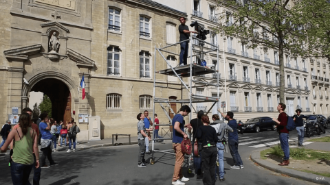 L'équipe de tournage dans les rues de Paris - Save Kids Lives - Un film de Luc Besson - #SAVEKIDSLIVES - fondation FIA